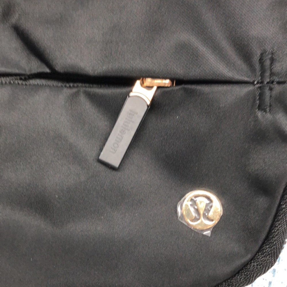 🔥"Lululemon All Night Festival Bag 1L - Black Crossbody, Like New, NWOT" - Picture 5 of 6